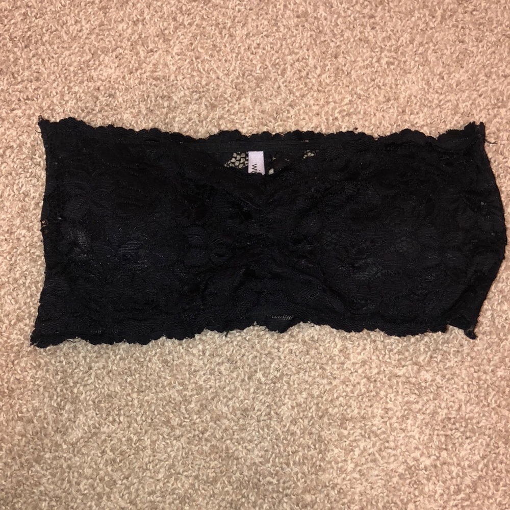 Black laced strapless bandeau